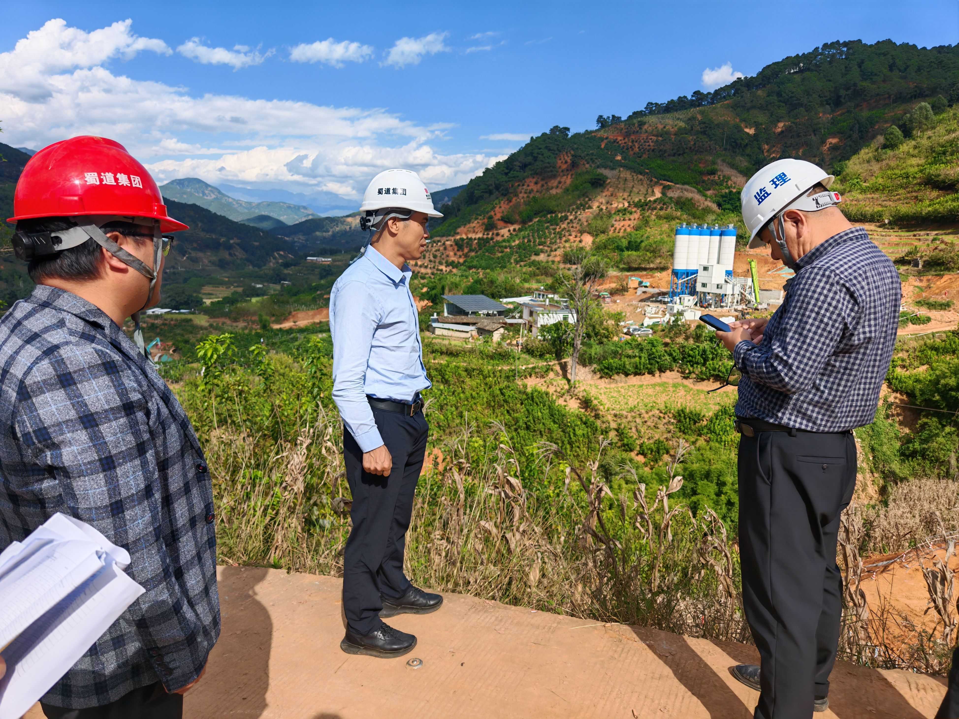 11.12何总督导现场 (2).jpg